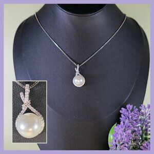 Faux Pearl & Cubic Zirconia Pendant 18" Necklace (NWOT)